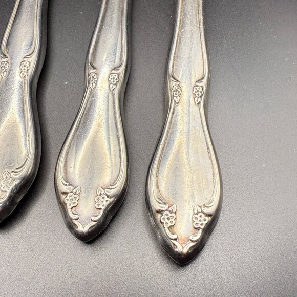 6 Oneida Stainless Steel Berkeley Pattern Dinner Knives 8.50" Floral Design - Picture 3 of 3